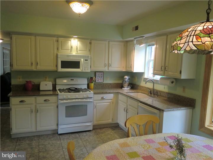 17 Parc Ridge Drive Mount Holly, NJ 08060 - Photo 14 of 22 Kitchen