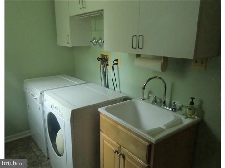 17 Parc Ridge Drive Mount Holly, NJ 08060 - Photo 17 of 22 Laundry Room