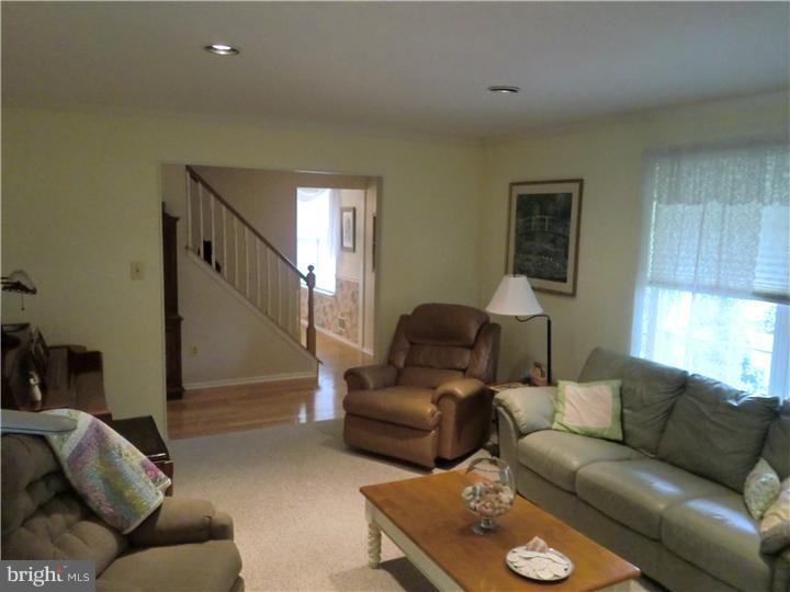 17 Parc Ridge Drive Mount Holly, NJ 08060 - Photo 8 of 22 Living Room