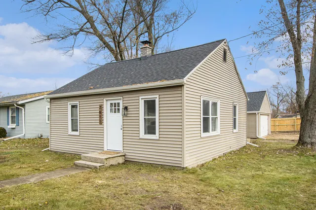 $199,900 | 7611 Kingston Drive, Portage, MI 49002