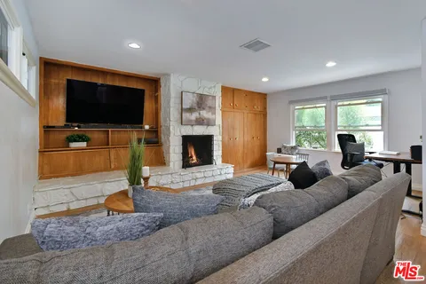 $1,250,000 | 5460 Noble Avenue, Sherman Oaks, CA 91411
