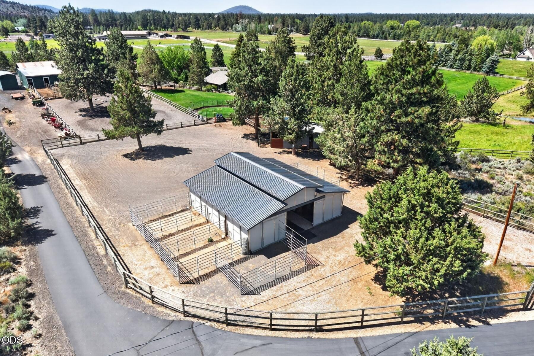 60376 Arnold Market Road Bend, OR 97702 - Photo 39 of 47