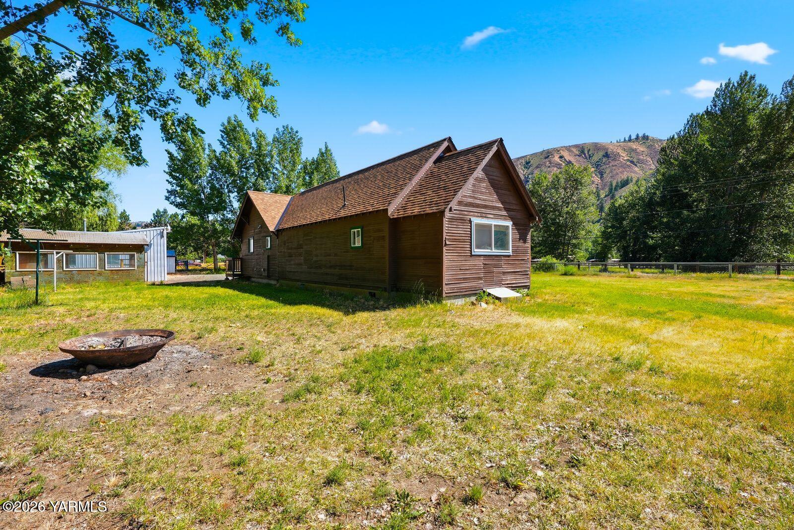 3780 Nile Road Naches, WA 98937 - Photo 23 of 43 a front view of a house with a yard