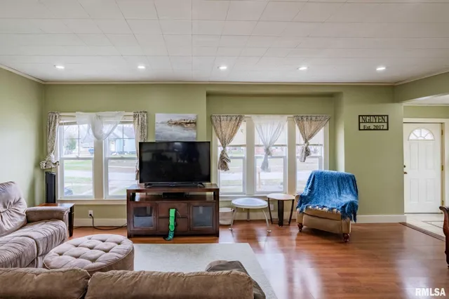 $169,000 | 712 Circle Drive, Marion, IL 62959