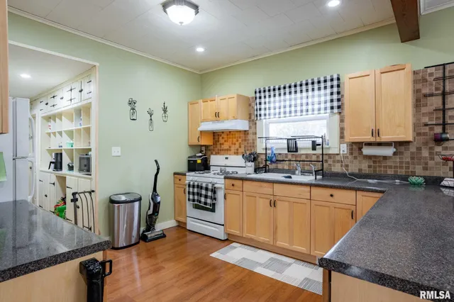 $169,000 | 712 Circle Drive, Marion, IL 62959