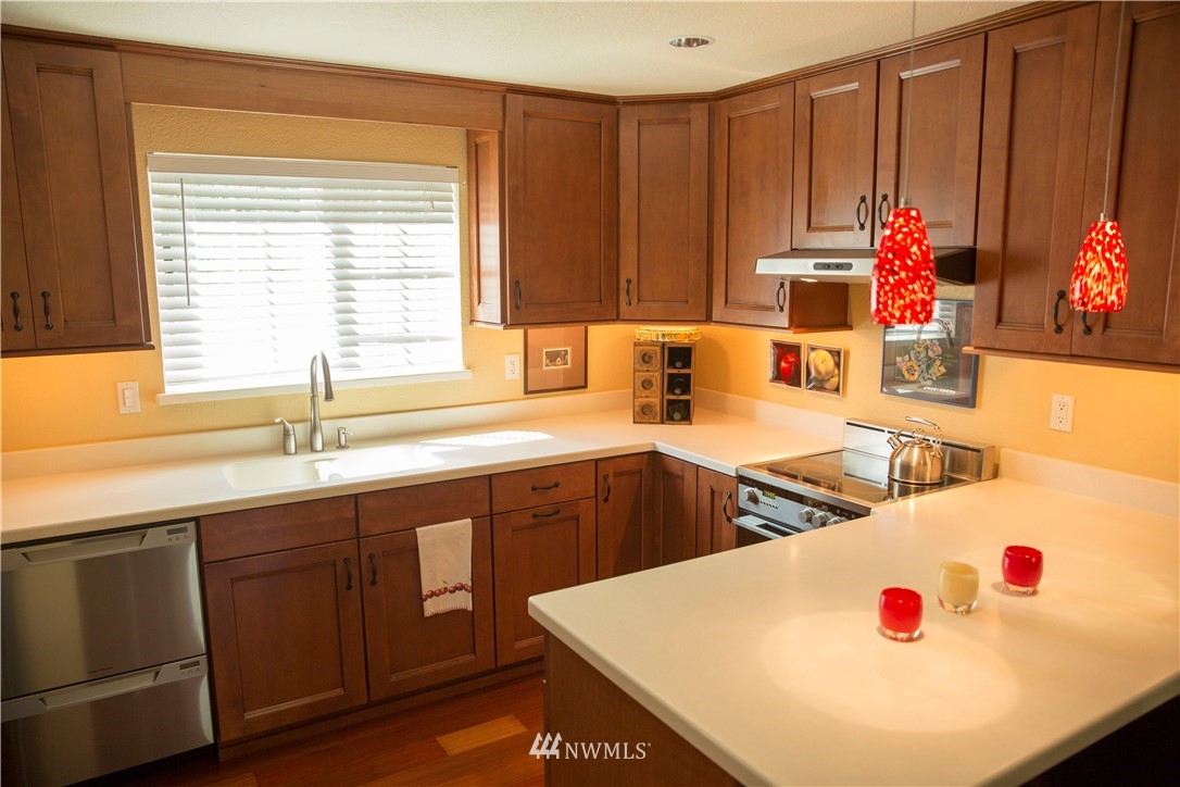 10830 East Riverside Drive, Unit B202 Bothell, WA 98011 - Photo 4 of 25