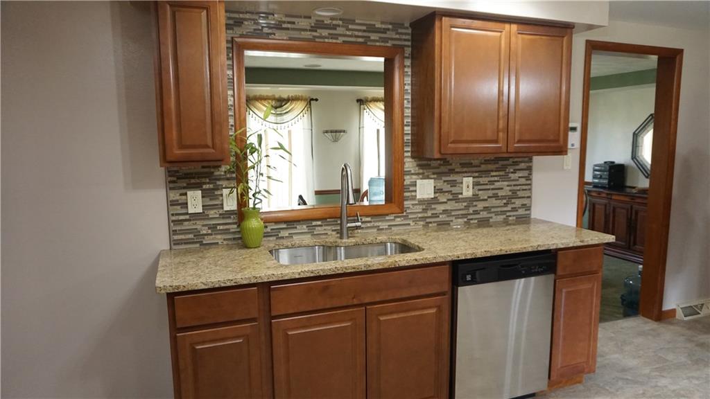 430 School Road Clinton, PA 15026 - Photo 5 of 25 Gallery Image 5