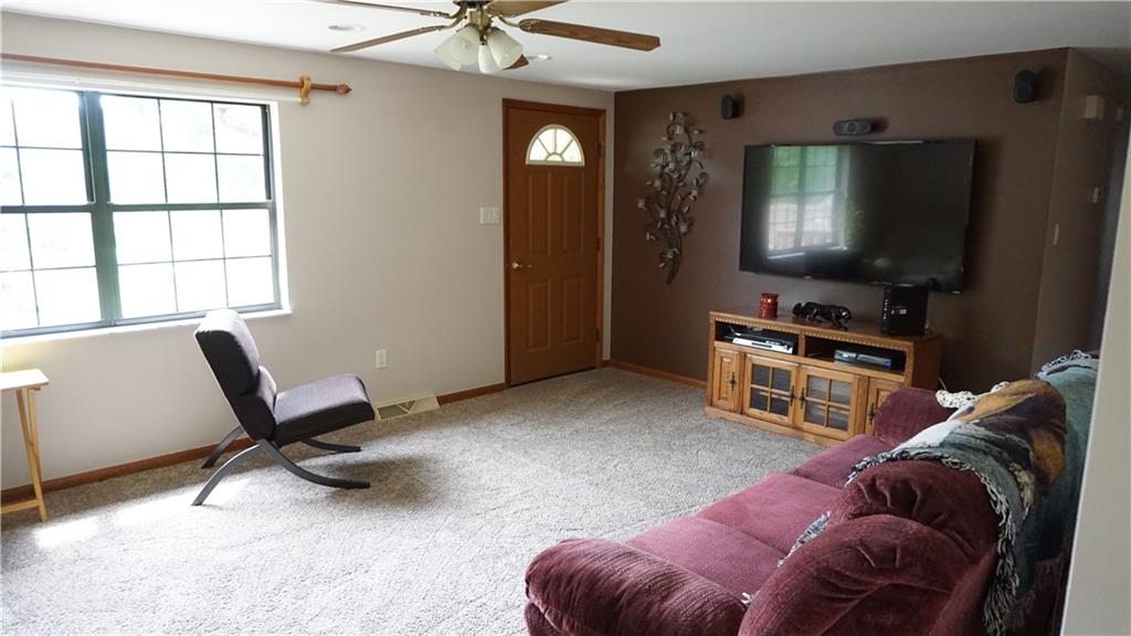 430 School Road Clinton, PA 15026 - Photo 7 of 25 Gallery Image 7