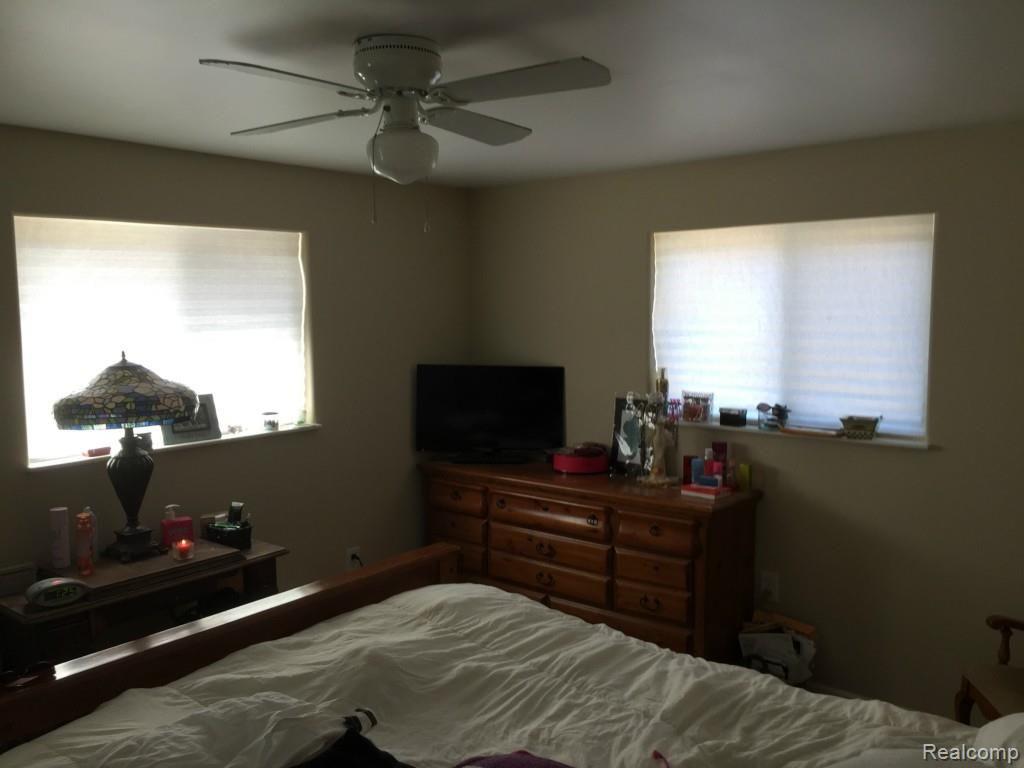 910 Rowland Road Leonard, MI 48367 - Photo 15 of 22