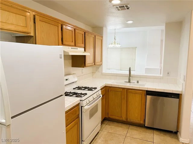 $1,395 | 8501 West University Avenue, Unit 1071, Las Vegas, NV 89147