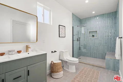 $1,179,000 | 2209 West Boulevard, Los Angeles, CA 90016