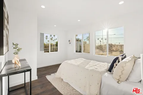 $1,179,000 | 2209 West Boulevard, Los Angeles, CA 90016