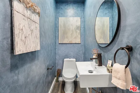 $1,179,000 | 2209 West Boulevard, Los Angeles, CA 90016