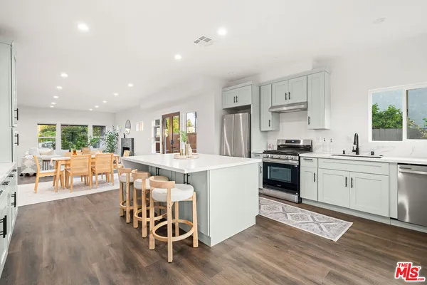 $1,179,000 | 2209 West Boulevard, Los Angeles, CA 90016