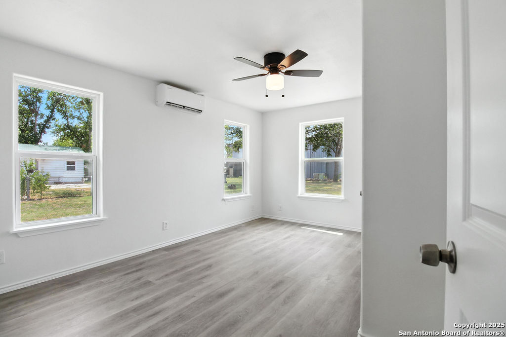 725 East Pine Street Seguin, TX 78155 - Photo 13 of 21