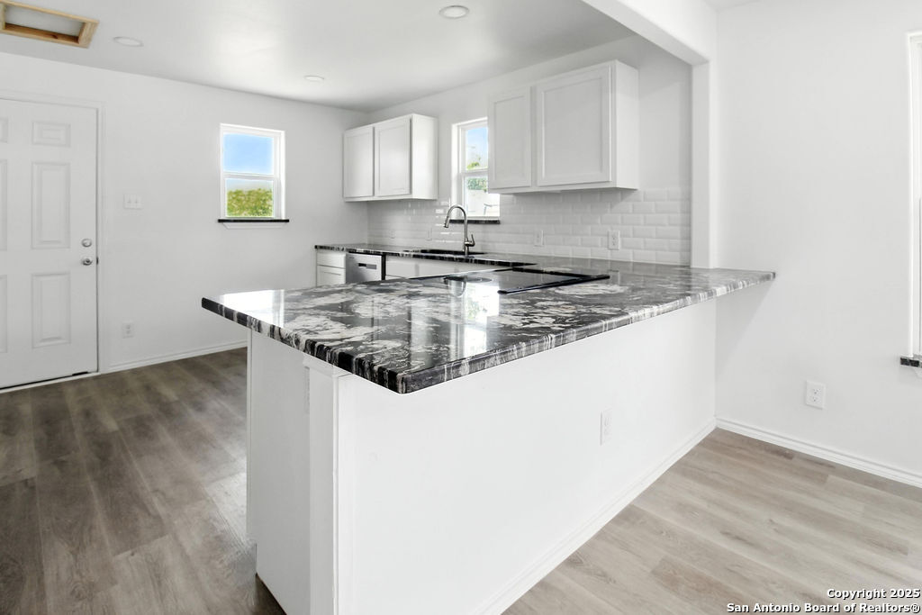 725 East Pine Street Seguin, TX 78155 - Photo 8 of 21