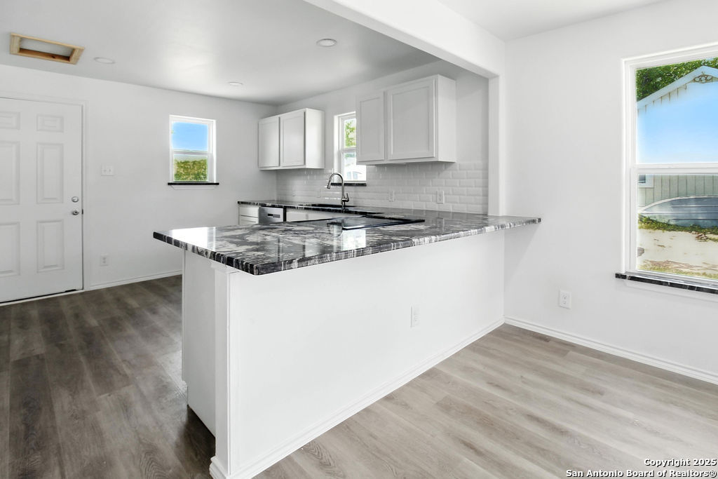 725 East Pine Street Seguin, TX 78155 - Photo 9 of 21