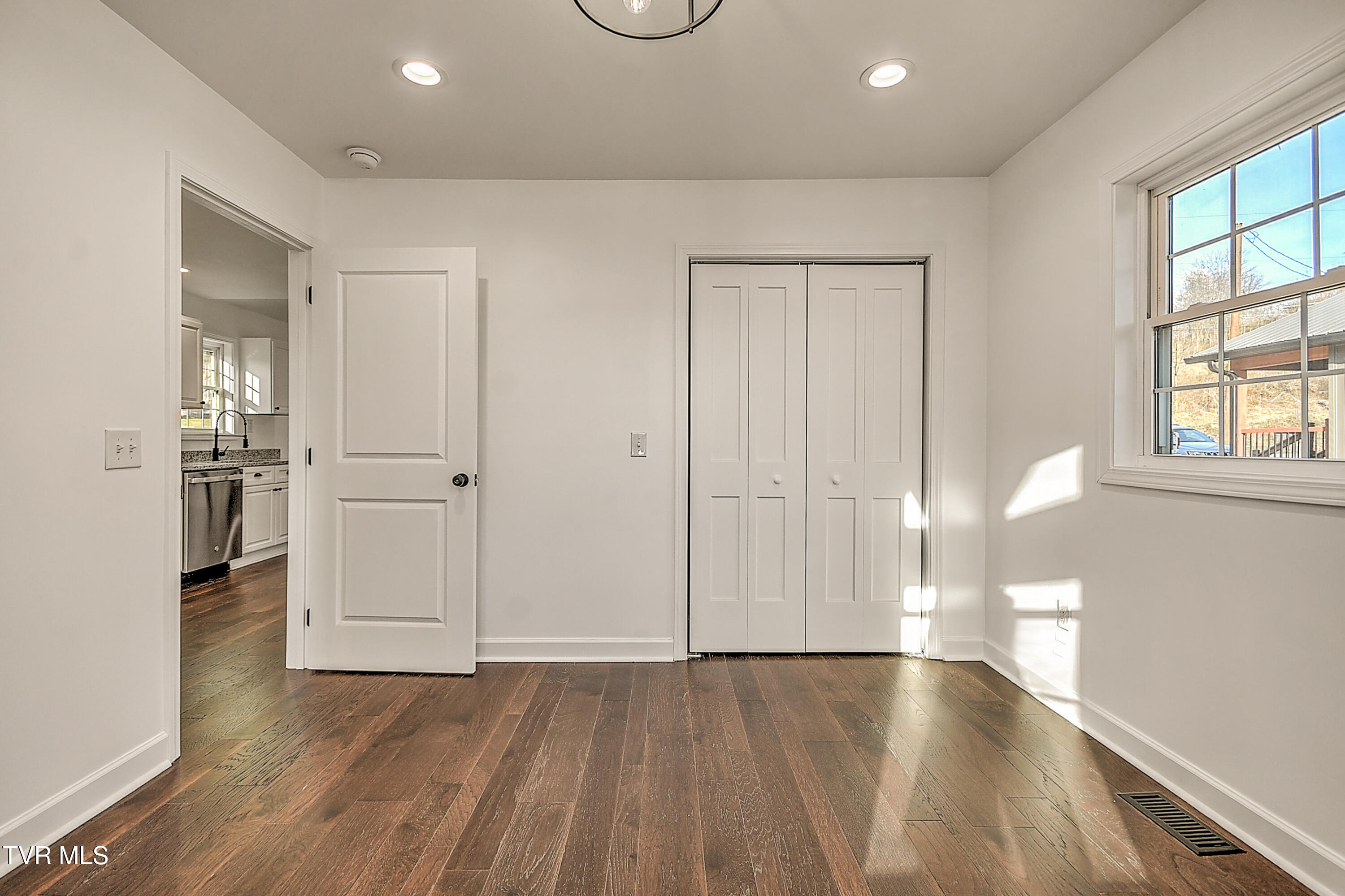 143 Daniel Lane Elizabethton, TN 37643 - Photo 15 of 41 143 Daniels Ln MB-17