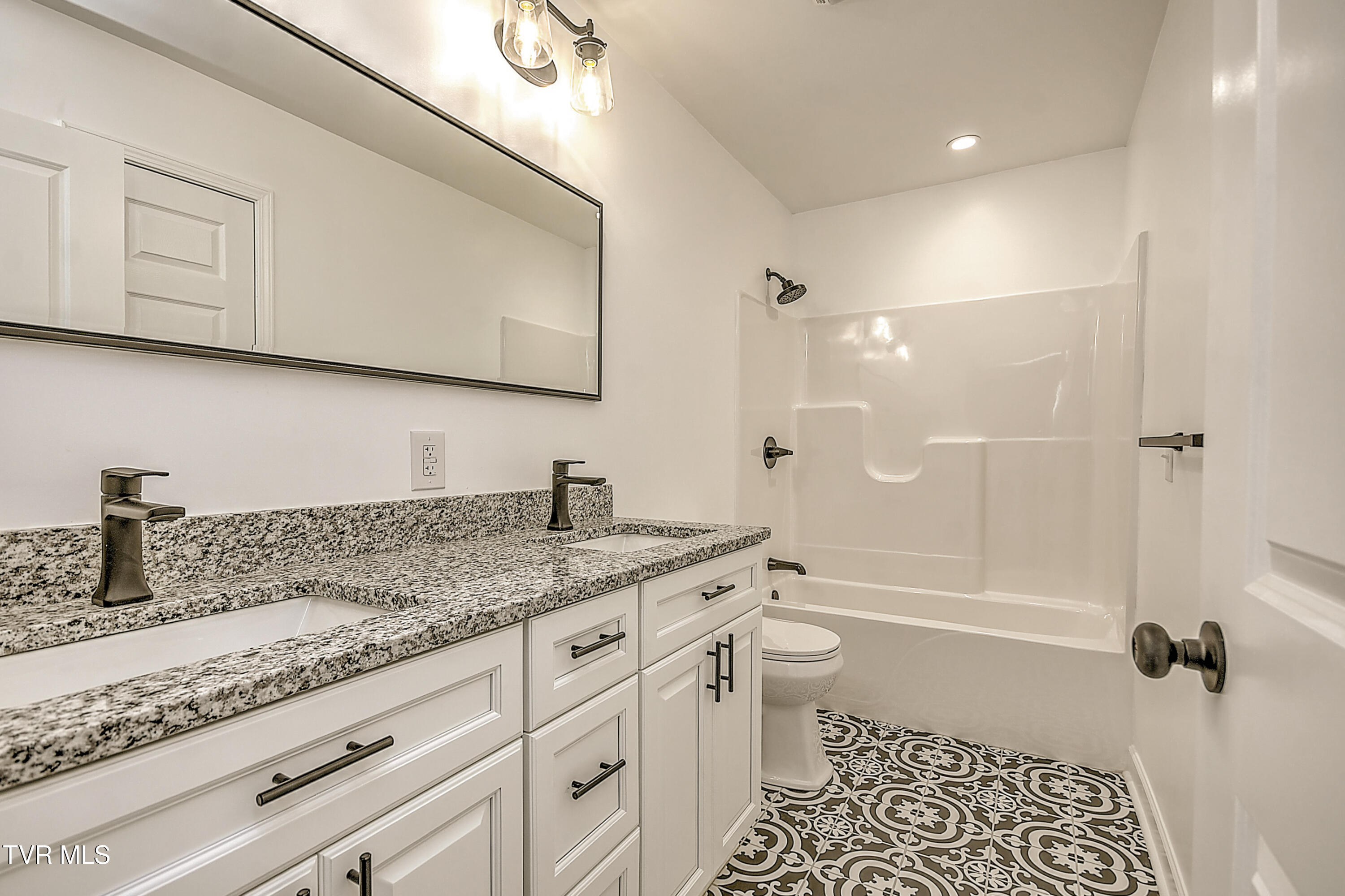 143 Daniel Lane Elizabethton, TN 37643 - Photo 17 of 41 143 Daniels Ln MB-19
