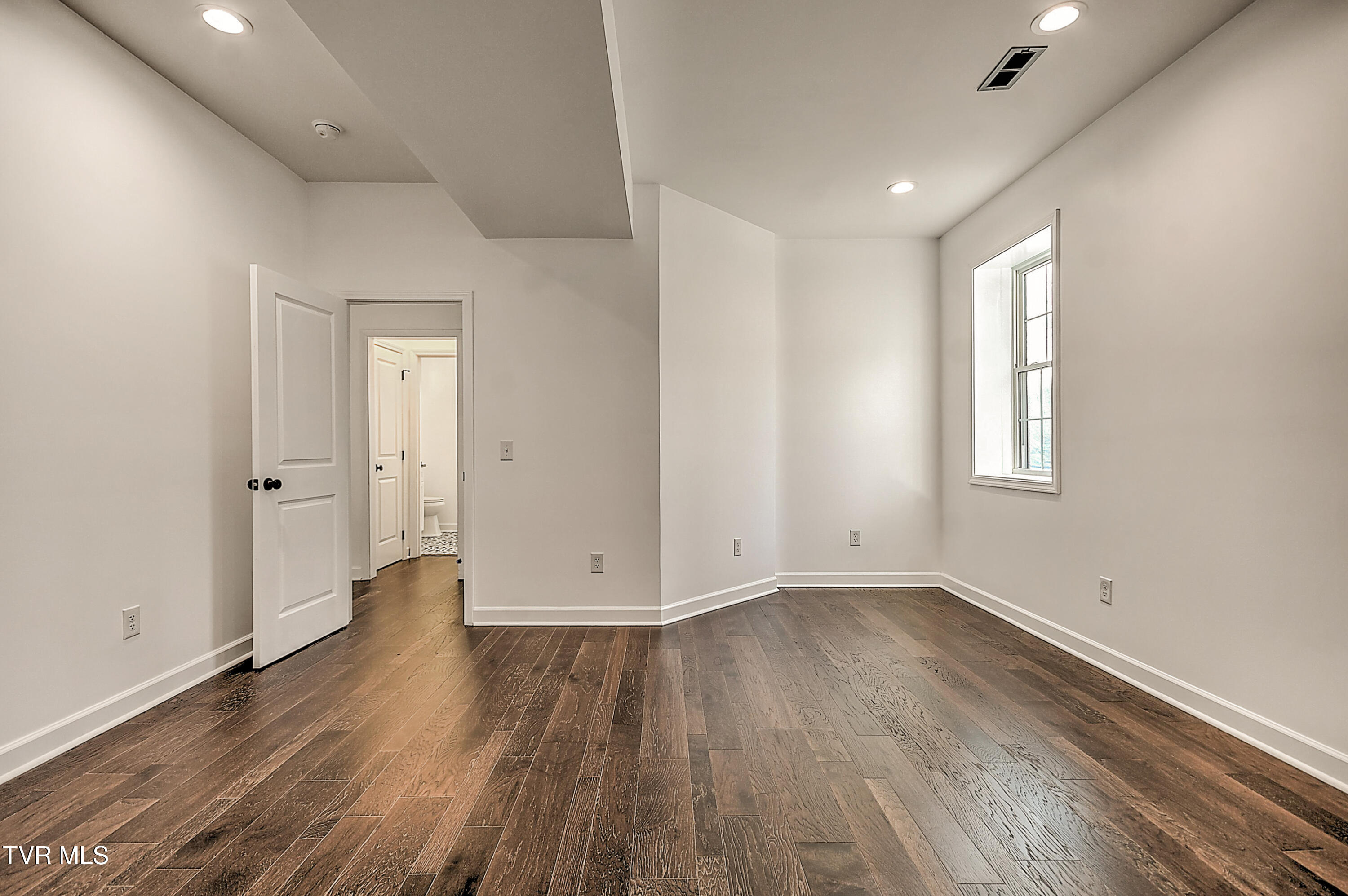 143 Daniel Lane Elizabethton, TN 37643 - Photo 21 of 41 143 Daniels Ln MB-23