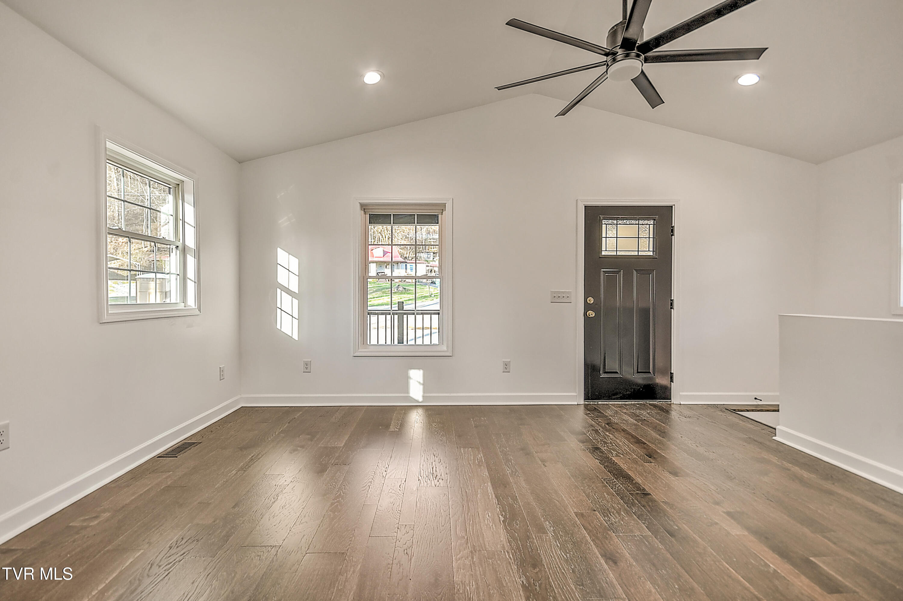 143 Daniel Lane Elizabethton, TN 37643 - Photo 5 of 41 143 Daniels Ln MB-7