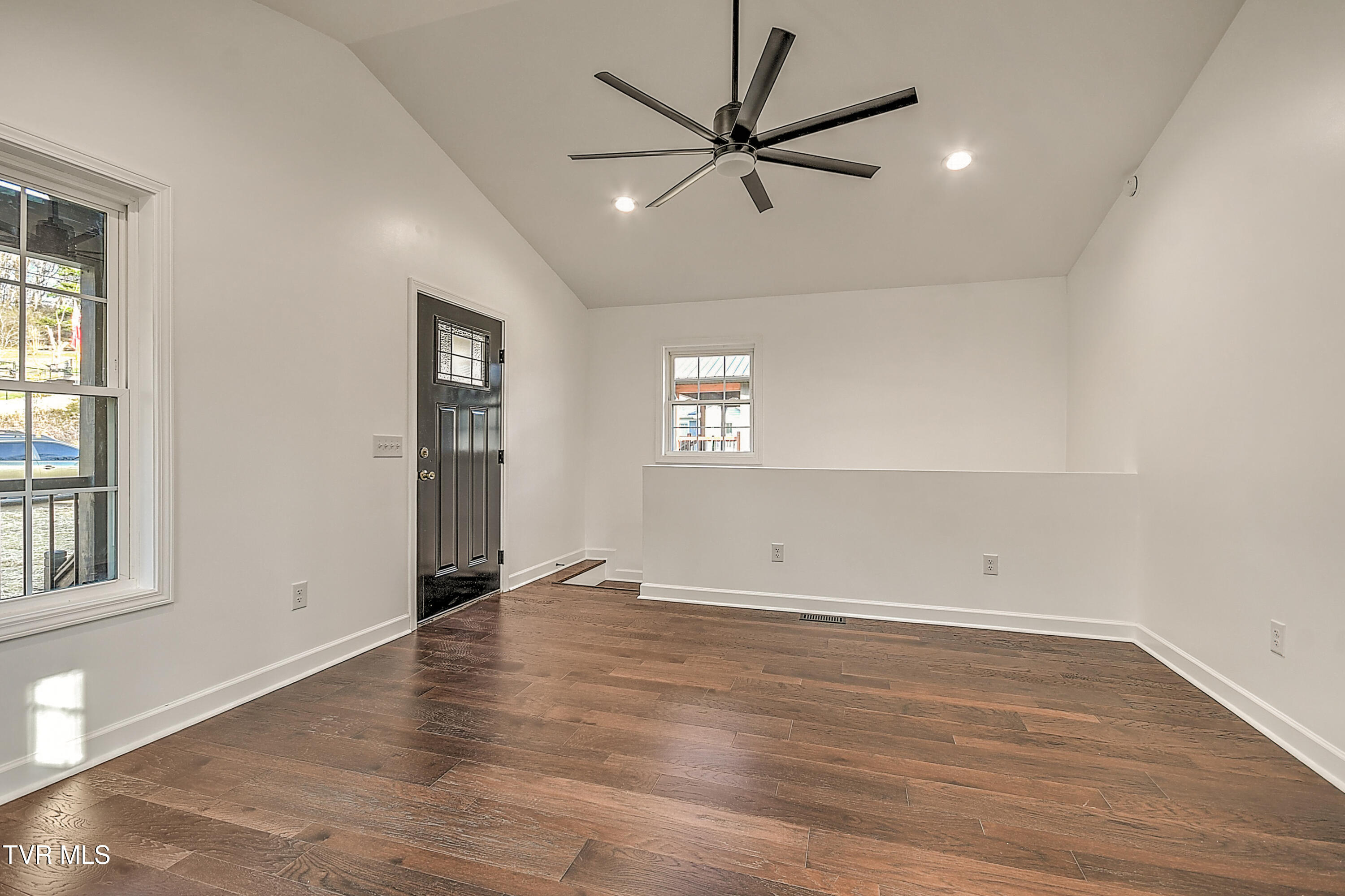 143 Daniel Lane Elizabethton, TN 37643 - Photo 7 of 41 143 Daniels Ln MB-9