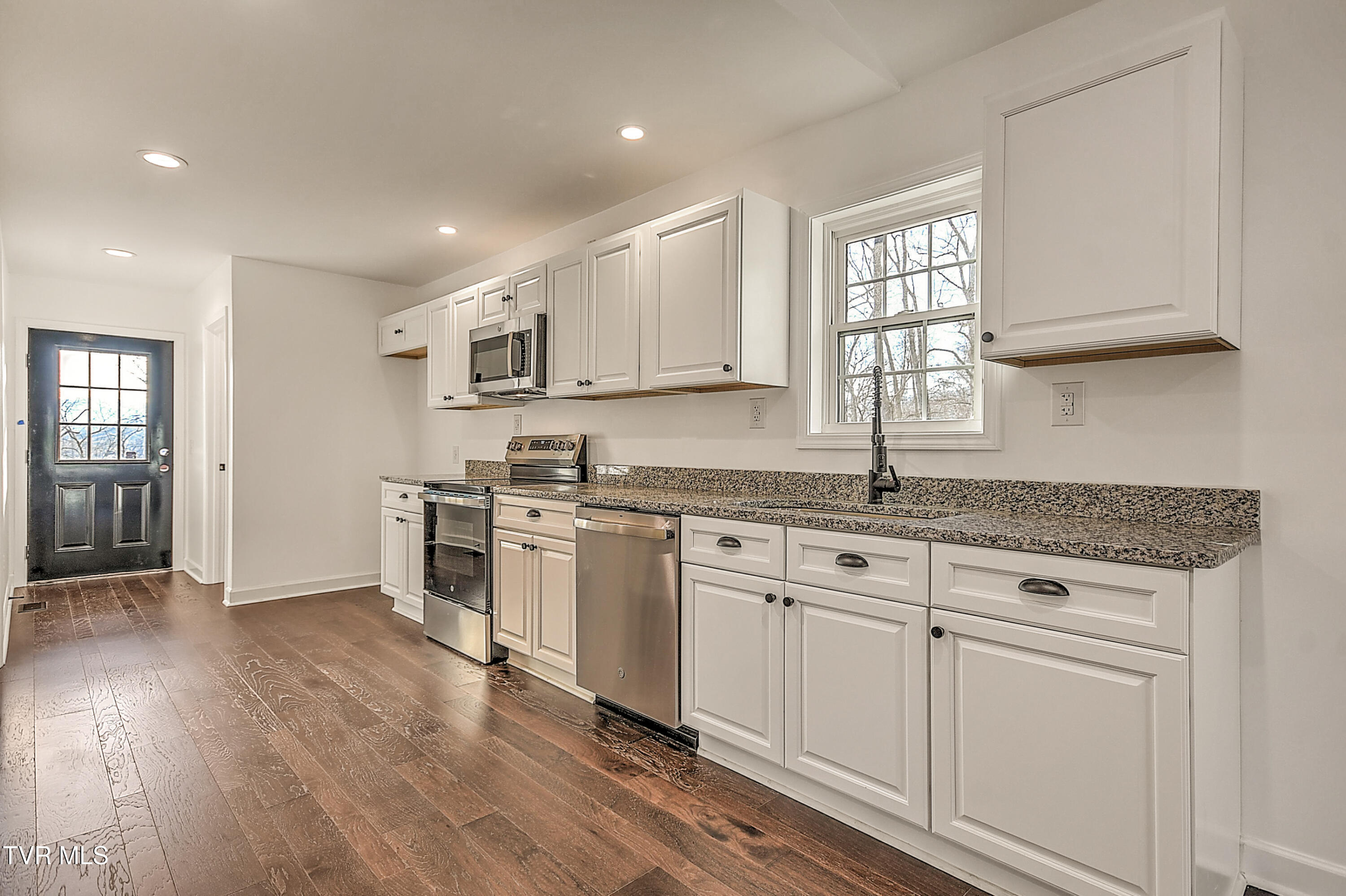 143 Daniel Lane Elizabethton, TN 37643 - Photo 9 of 41 143 Daniels Ln MB-11