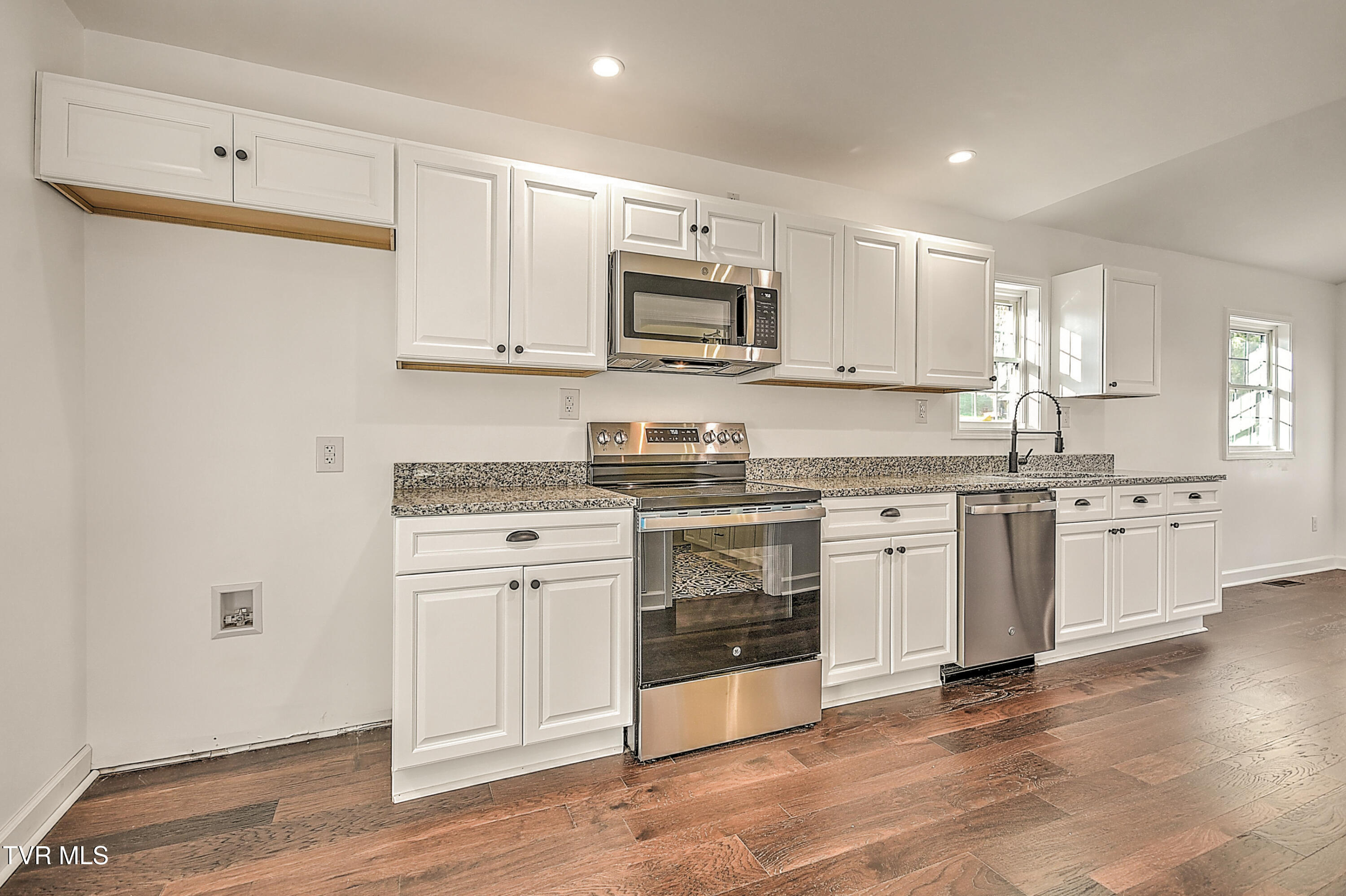 143 Daniel Lane Elizabethton, TN 37643 - Photo 10 of 41 143 Daniels Ln MB-12