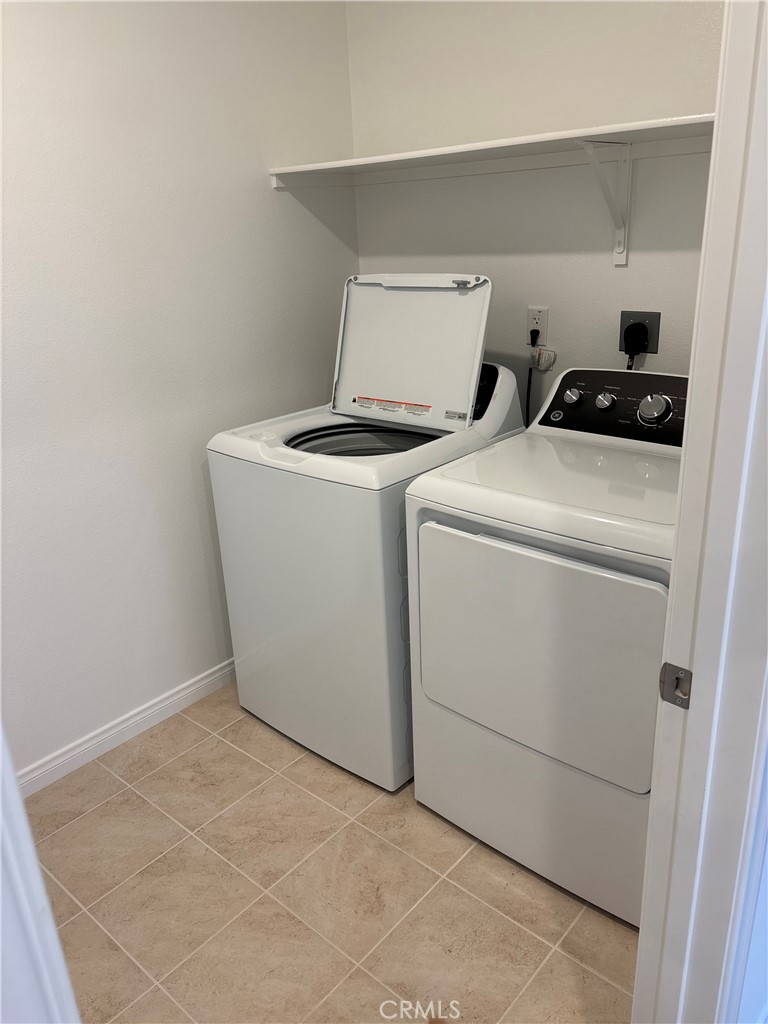 1375 Yeager Avenue Rialto, CA 92376 - Photo 5 of 12 a utility room with dryer and washer
