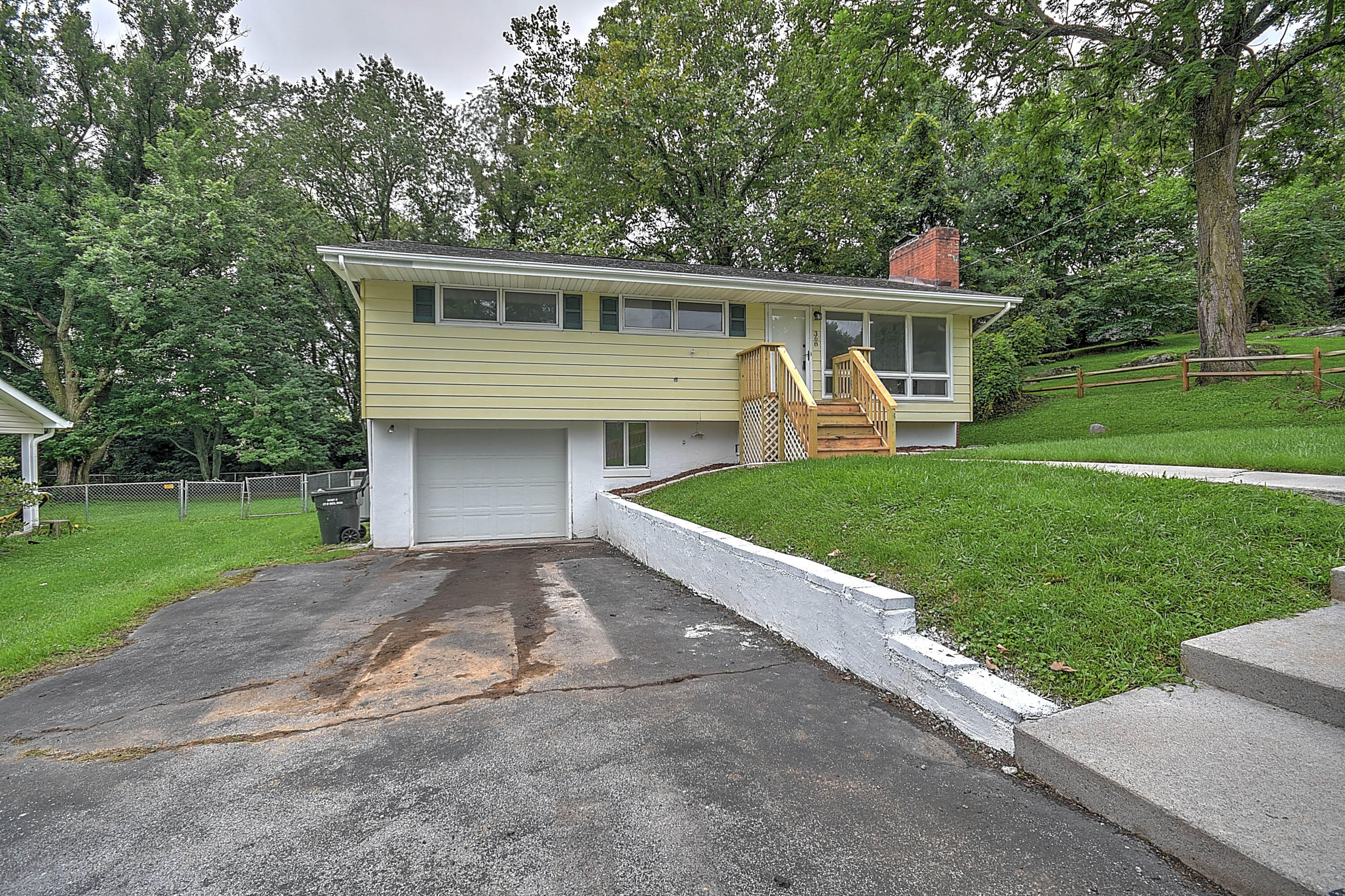 368 Robin Circle Bristol, VA 24202 - Photo 3 of 39 Robin Circle_-4