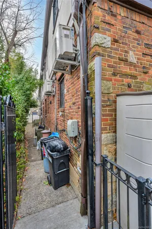 $1,399,888 | 164-04 33rd Avenue | Murray Hill - Flushing