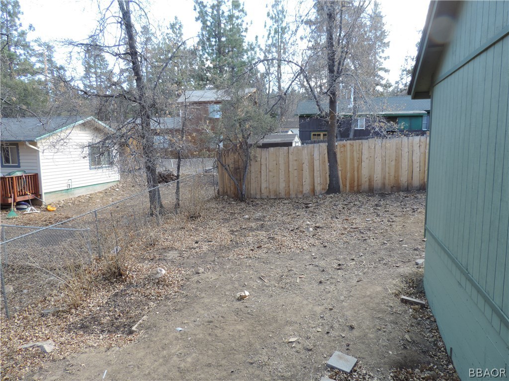 403 Riverside Avenue Sugarloaf, CA 92386 - Photo 6 of 30 a view of a backyard