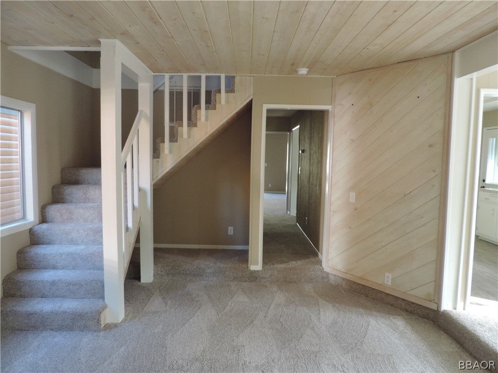 403 Riverside Avenue Sugarloaf, CA 92386 - Photo 8 of 30 a view of entryway with furniture