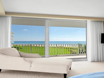 $3,150,000 | 2500 South Ocean Boulevard, Unit 3A3, Palm Beach, FL 33480