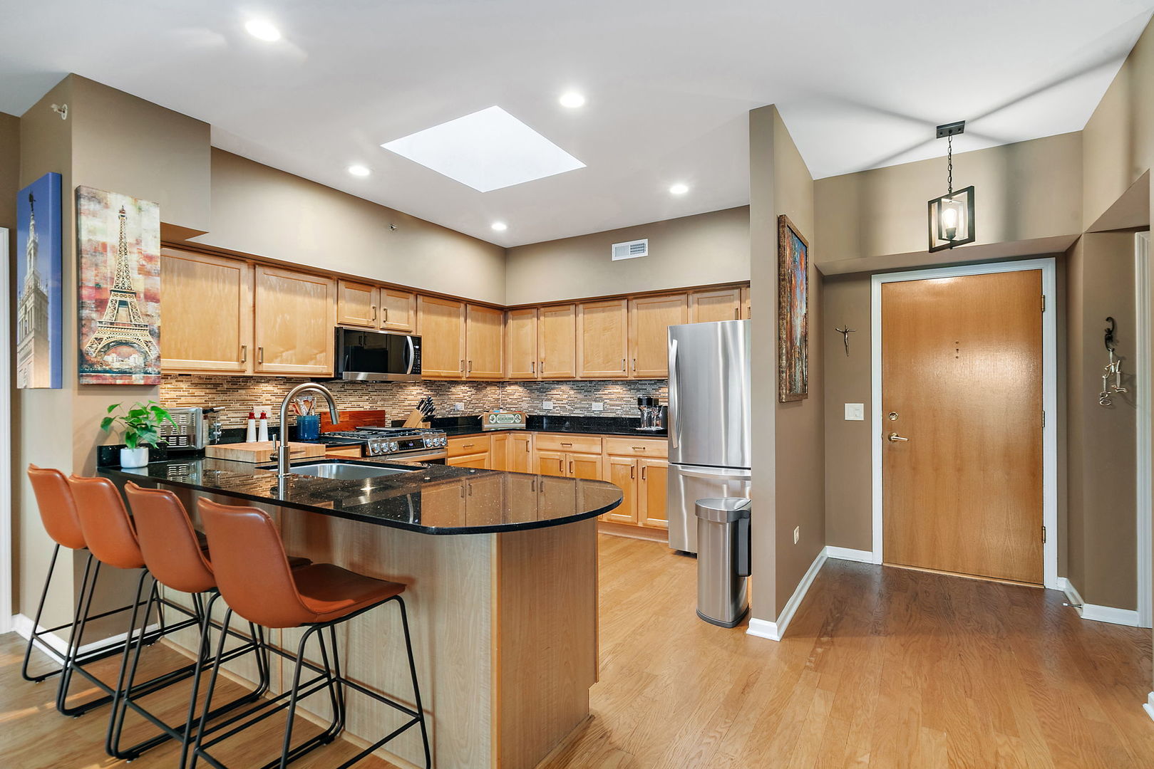 104 North Plum Grove Road, Unit 504 Palatine, IL 60067 - Photo 4 of 32