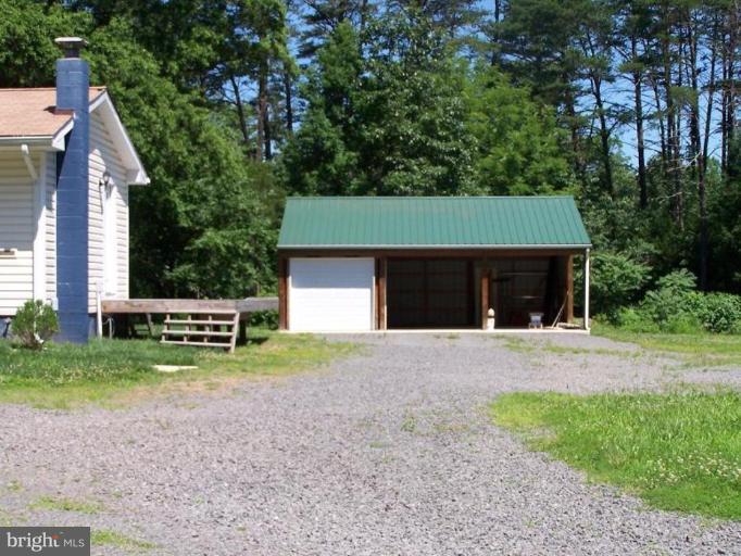 2471 Cromwell Road Catlett, VA 20119 - Photo 6 of 11 Garage 2