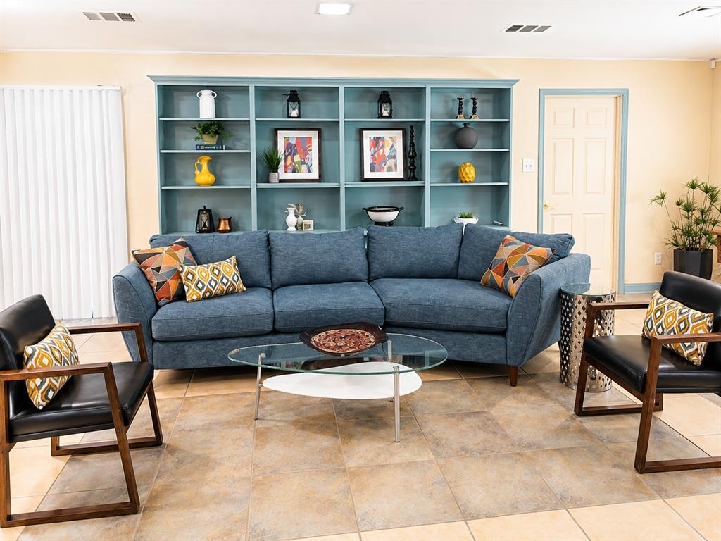 1900 South Duncanville Road Red Oak, TX 75154 - Photo 9 of 36 Huge living room with built-in bookshelves.