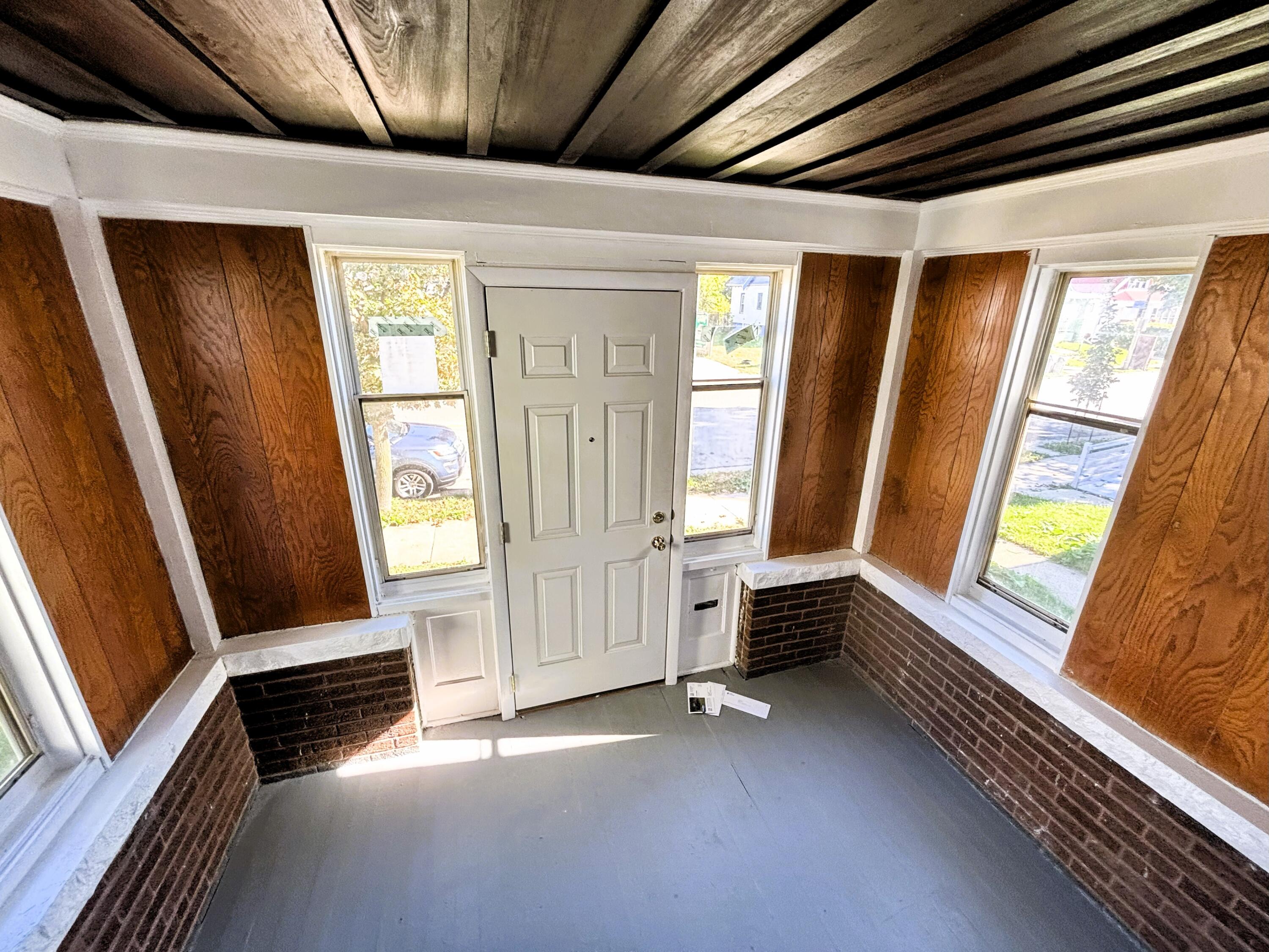 3531 North 20th Street Milwaukee, WI 53206 - Photo 2 of 33 Front Entry - Main Floor