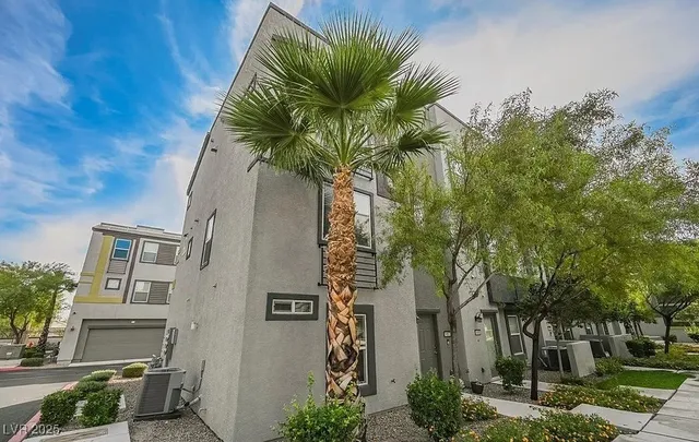 $1,950 | 9050 West Tropicana Avenue, Unit 1017, Las Vegas, NV 89147