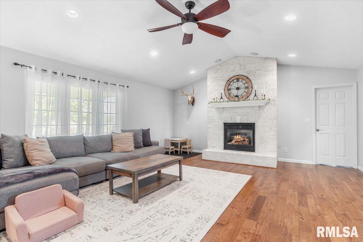 7940 Tumbleweed Trail Springfield, IL 62707 - Photo 8 of 41