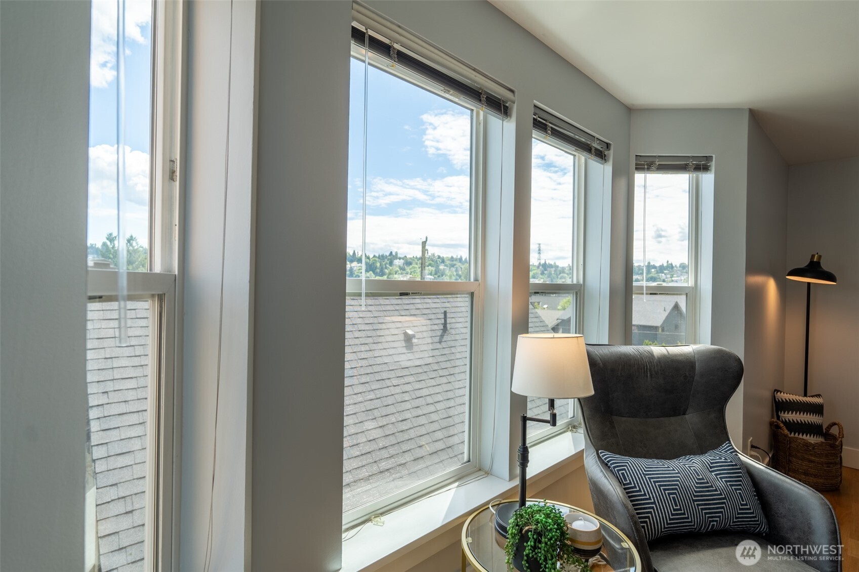209 North 39th Street, Unit 304 Seattle, WA 98103 - Photo 4 of 24