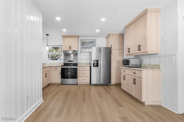 $2,995 | 5731 Lauder Street, Fort Myers Beach, FL 33931