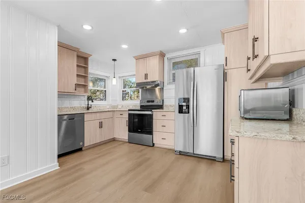 $2,995 | 5731 Lauder Street, Fort Myers Beach, FL 33931