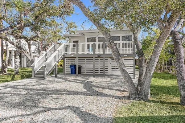 $2,995 | 5731 Lauder Street, Fort Myers Beach, FL 33931
