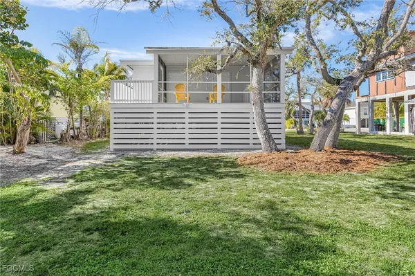 $2,995 | 5731 Lauder Street, Fort Myers Beach, FL 33931