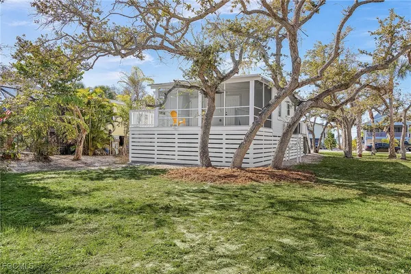 $2,995 | 5731 Lauder Street, Fort Myers Beach, FL 33931