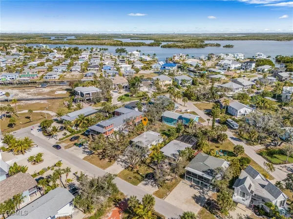 $2,995 | 5731 Lauder Street, Fort Myers Beach, FL 33931