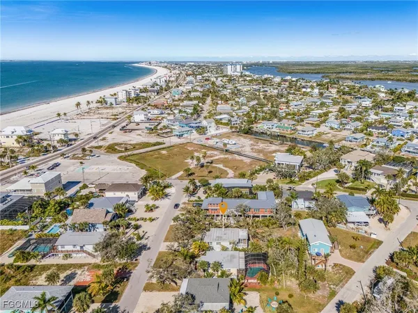 $2,995 | 5731 Lauder Street, Fort Myers Beach, FL 33931