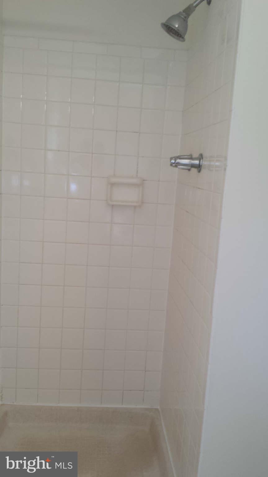 306 East Poplar Road Sterling, VA 20164 - Photo 4 of 8 Bath