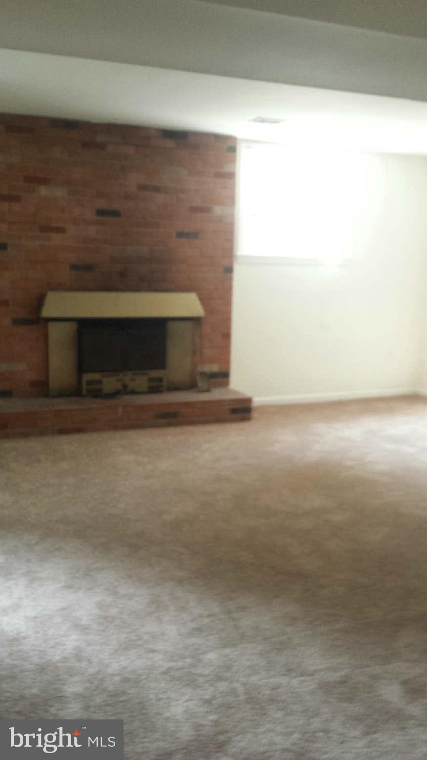306 East Poplar Road Sterling, VA 20164 - Photo 7 of 8 Living Room
